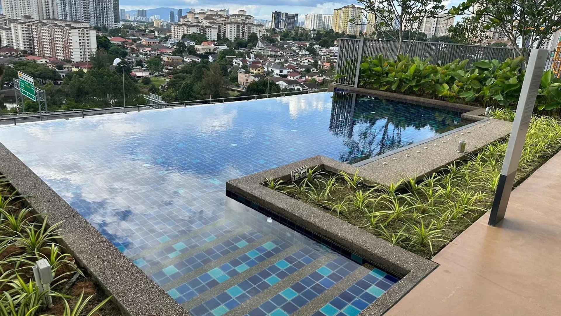 Datum Jelatek Sky Resident Klcc By Deen クアラルンプール アパート