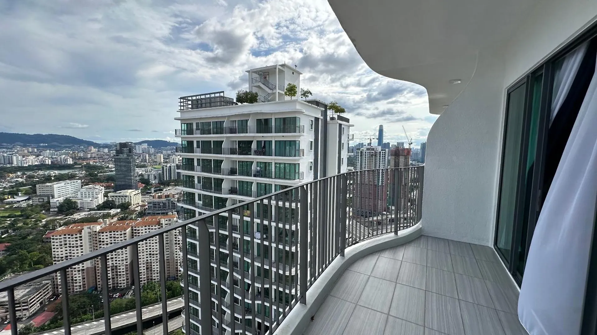 Datum Jelatek Sky Resident Klcc By Deen 吉隆坡